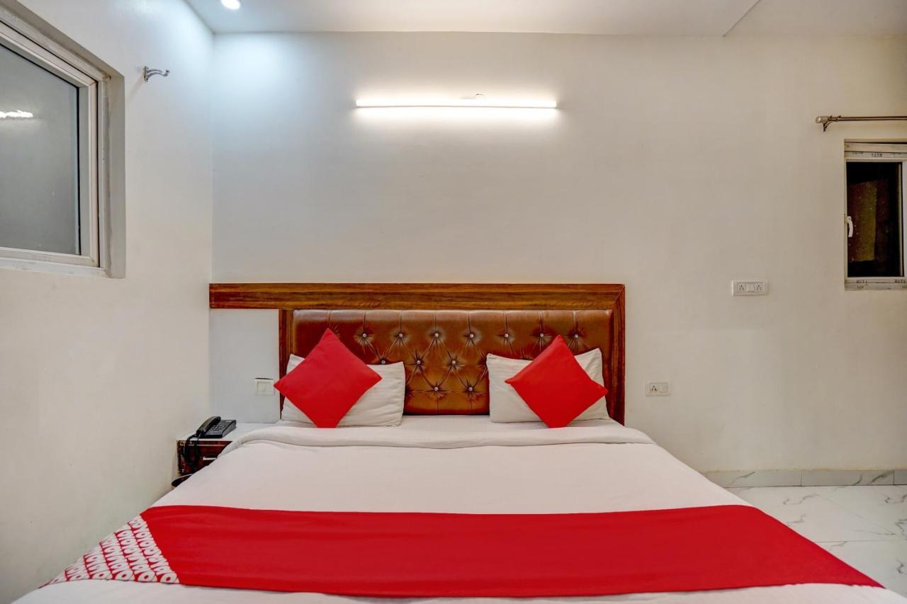 Oyo 78981 The Diamond Nest 诺伊达 外观 照片